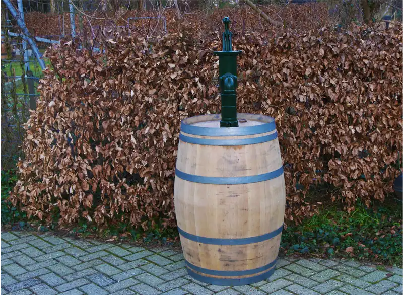 Alles over maatwerk 10 Eiken ton met groene pomp